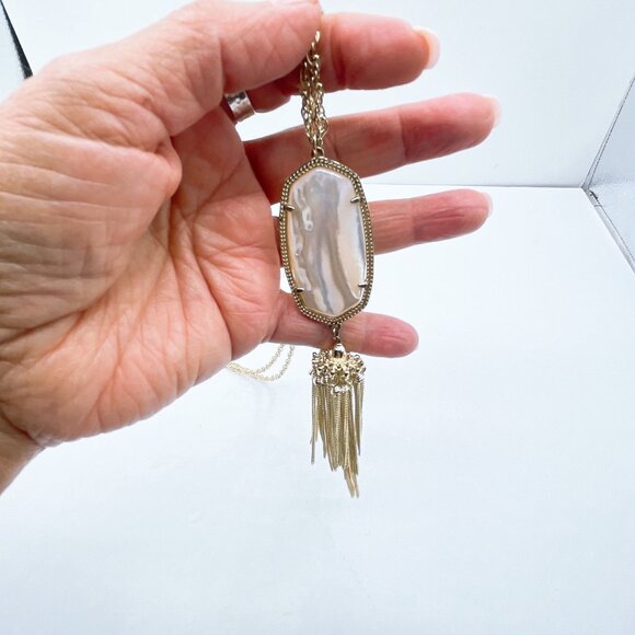 Kendra Scott Gold Long Necklace Mother-Of-Pearl Pendant & Tassel Chain - Picture 4 of 6